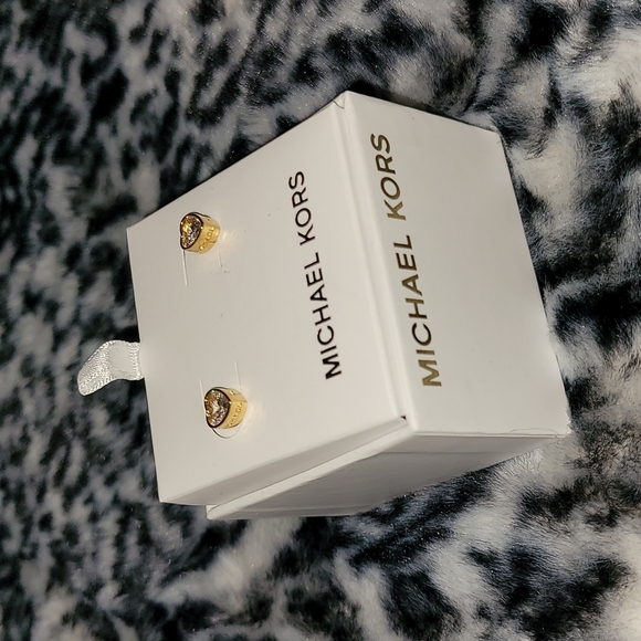 MK Signature Logo Engraved Heart Studs Gold-tone NIB Style# MKJX7792 - Picture 8 of 16